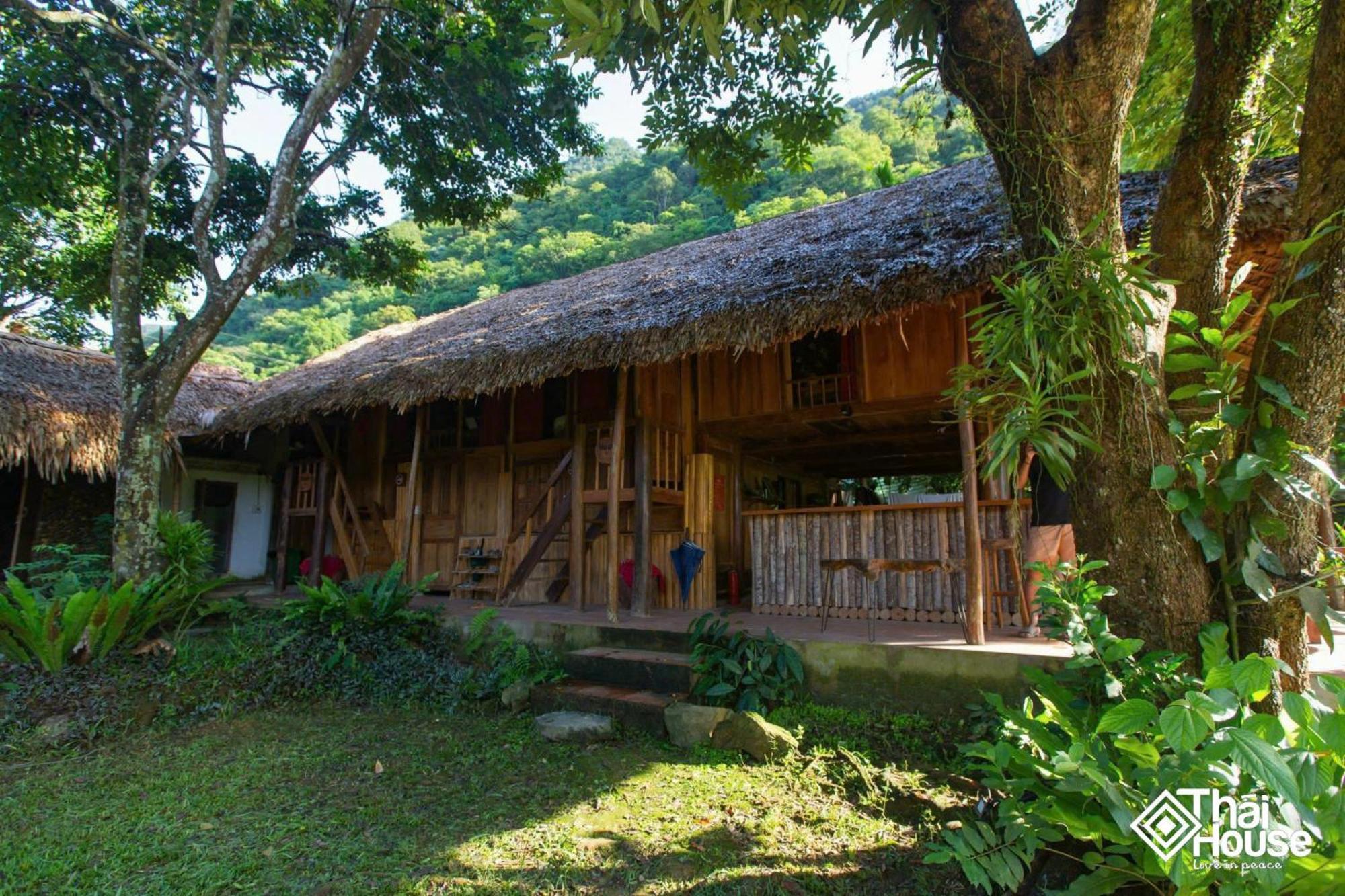 Thai House Pu Luong - Century Old Stilt House With Terrace Views Huong Ba Thuoc Екстериор снимка
