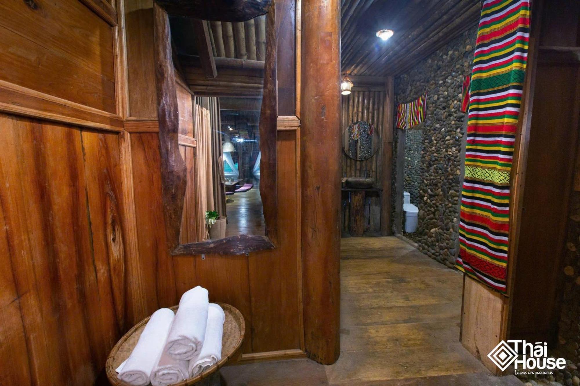Thai House Pu Luong - Century Old Stilt House With Terrace Views Huong Ba Thuoc Екстериор снимка